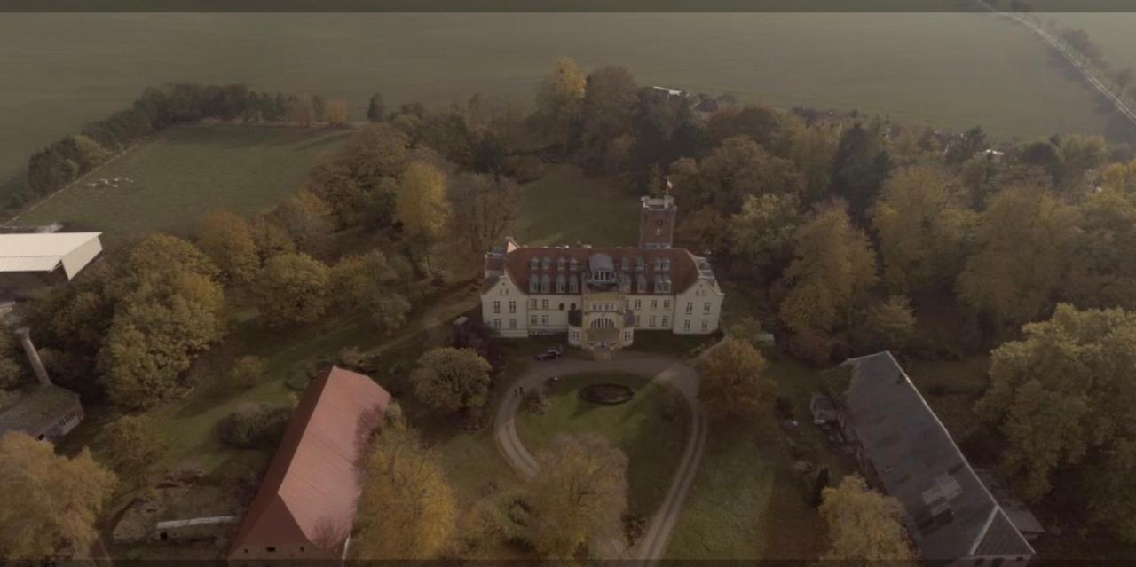 Schloss Lelkendorf Apartment Ulrichshusen Maisonette Fewo Mecklenburger Seenplatte Mit Dachterrasse Naehe Ostsee エクステリア 写真